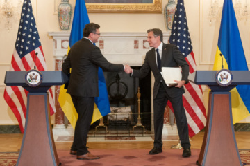 Blinken zapewnił Kulebę o gotowości zwiększenia pomocy obronnej dla Ukrainy - Departament Stanu