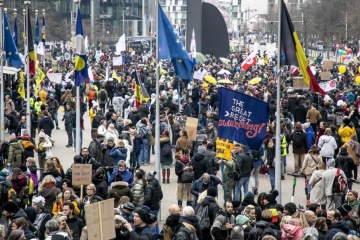 У Брюсселі десятки тисяч людей протестували через примусову вакцинацію та QR-коди