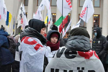 Les auto-entrepreneurs ukrainiens manifestent dans le quartier gouvernemental de Kyiv