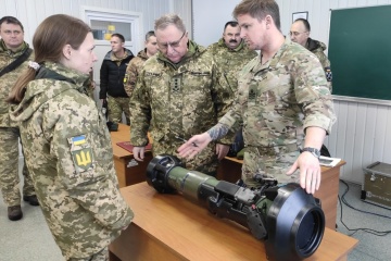 Umgang mit Panzerabwehrwaffen NLAW: Ukrainische Soldaten von britischen Militärausbildern geschult