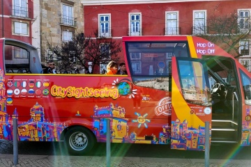 Ukrainian-language audio guides launched on bus tour routes in three Portuguese cities