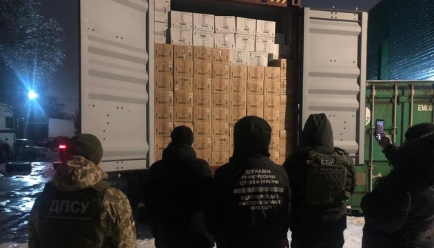 В Одеському порту виявили 600 тисяч пачок контрабандних сигарет