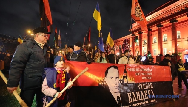 ウクライナ全土でバンデラ信奉者が生誕１１３周年を祝い行進