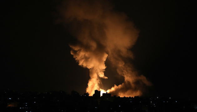 Ізраїль завдав авіаударів по військових об’єктах біля столиці Сирії