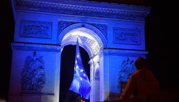 У Парижі зняли прапор ЄС з Тріумфальної арки