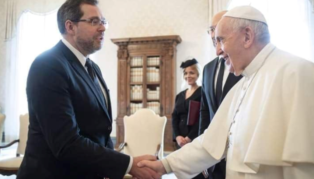 Російська дипломатія працює, аби зірвати візит Папи Франциска - посол України у  Ватикані