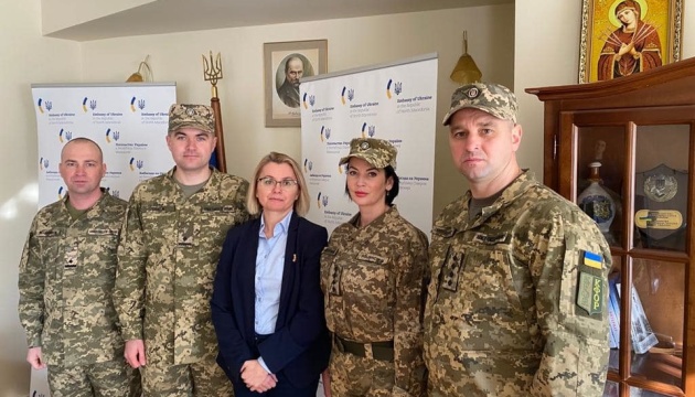 У Північній Македонії посол зустрілася з українськими військовими