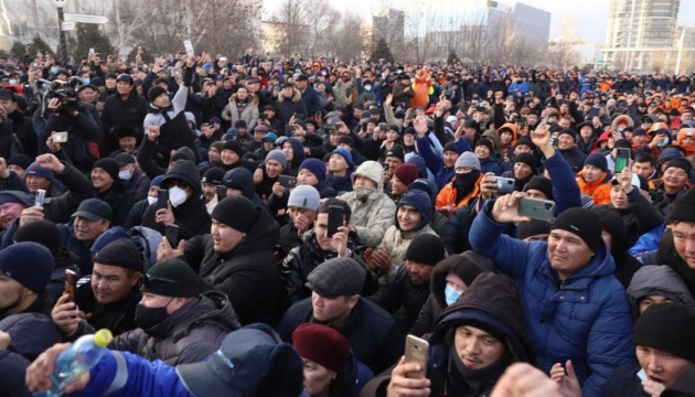 Massenproteste: Ukrainer vor Reisen in Kasachstan gewarnt