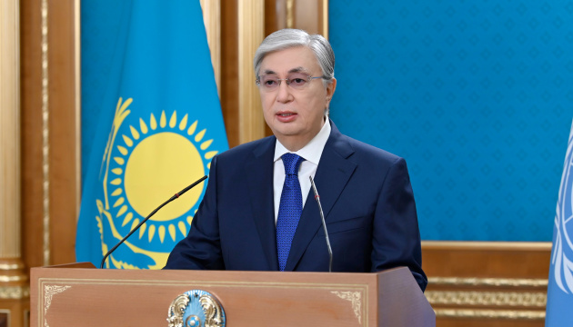 Kazakhstan : Le président décrète l’état d’urgence et accepte la démission du gouvernement