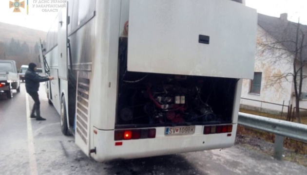 На Закарпатті загорівся автобус із 50 туристами