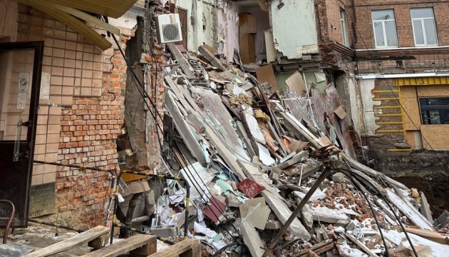 Руйнування будинку в Харкові: у мерії заявляють про ризик нових обвалів