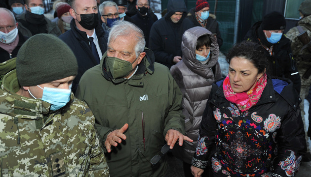 Боррель: На власні очі побачив наслідки агресії проти України