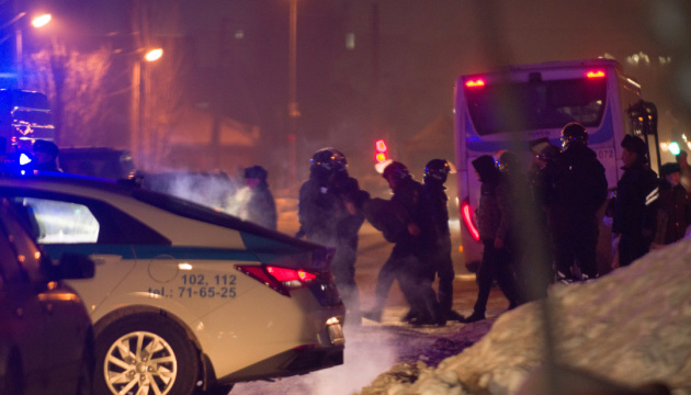 Поліція Алмати заявила про ліквідацію десятків протестувальників