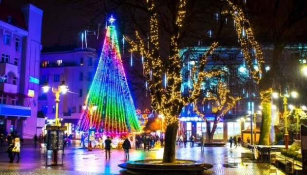 В Івано-Франківську біля ялинки покажуть живу різдвяну шопку