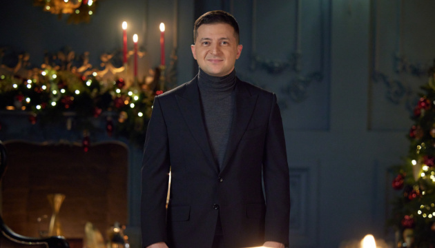 Зеленский поздравил украинцев с Рождеством и пожелал мира