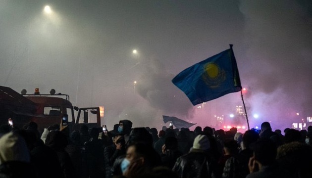 Протести у Казахстані: НАТО закликає всі сторони утриматися від насилля