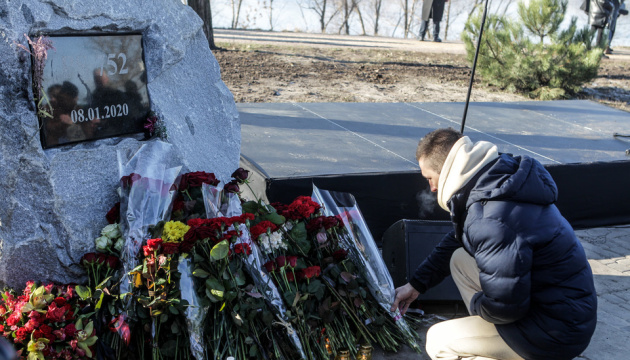 イランによるウクライナ機撃墜から２年　キーウにて市民が犠牲者追悼