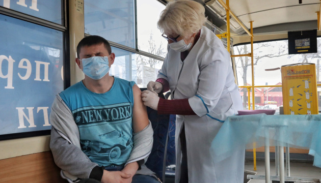 Binnen eines Tages mehr als 75.000 Ukrainer gegen Coronavirus geimpft