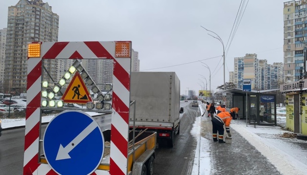 Снігопад в Україні: на дороги вивели понад 1,3 тисячі одиниць техніки