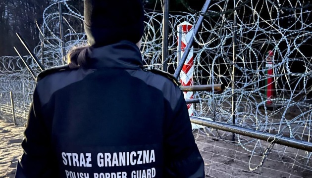 Из Беларуси в Польшу снова прорывались мигранты - в пограничников бросали камни и бутылки