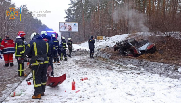 На Столичному шосе зіткнулися автівки, є загиблий