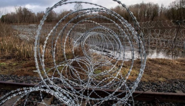 Польща почала будівництво «стіни» на кордоні з Білоруссю