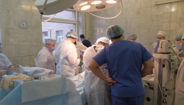 На Буковині вперше пересадили нирку від живого донора, яким стала мати пацієнта