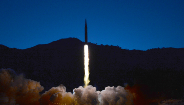 КНДР підтвердила запуск гіперзвукової ракети, за ним спостерігав Кім Чен Ин