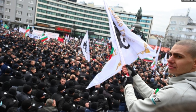 У Болгарії протестувальники почубилися з поліцією через COVID-обмеження