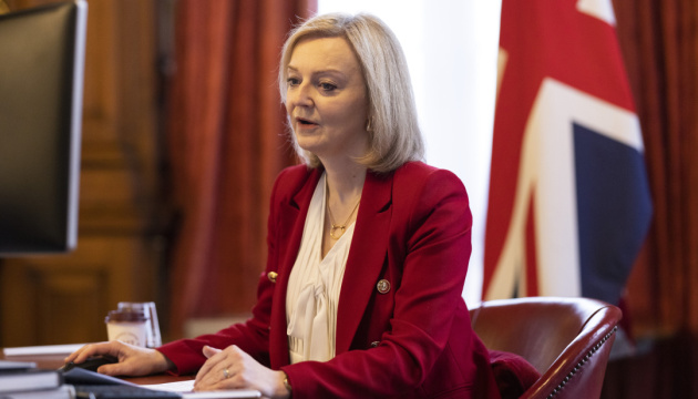 Ukraine : Liz Truss accuse Moscou de chercher « des prétextes à une invasion » 