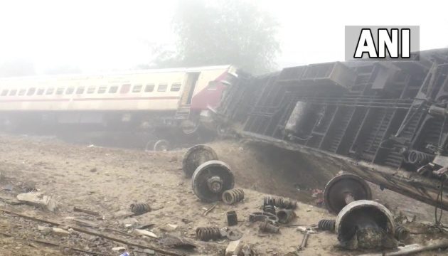 В Індії потяг зійшов з рейок, є загиблі і травмовані