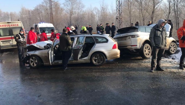 На Закарпатті зіткнулися два легковики, серед постраждалих - троє дітей