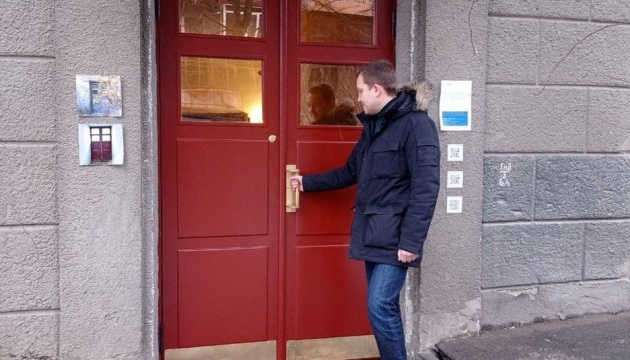 У Харкові почали реставрувати старовинні двері у житлових будинках