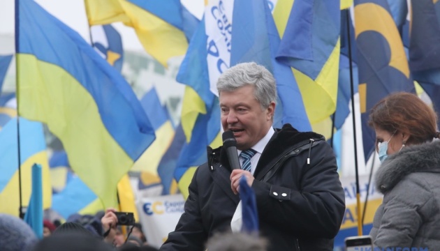 Poroshenko llega a Kyiv