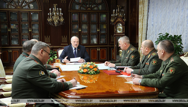 Лукашенко заявляє, що на спільних з РФ навчаннях відпрацюють прикриття південних кордонів