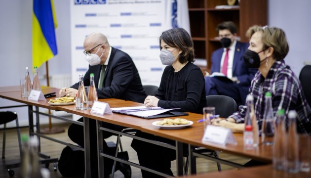 Бербок зустрілася у Києві з представниками місії ОБСЄ