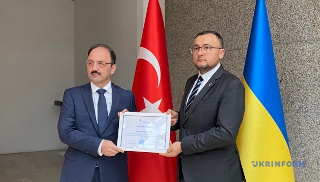 П’ятьох турецьких рятувальників нагородили медалями від України