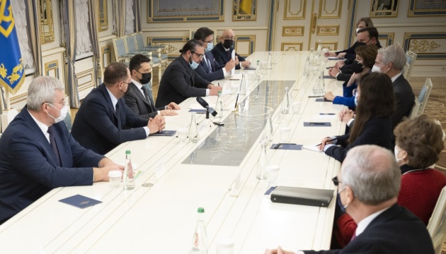 Zelensky meets with delegation of U.S. senators