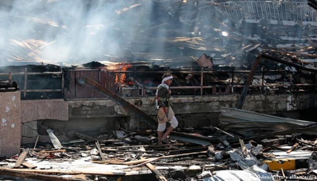 Ответ на атаку дронов: в столице Йемена от авиаударов разрушены дома, есть жертвы