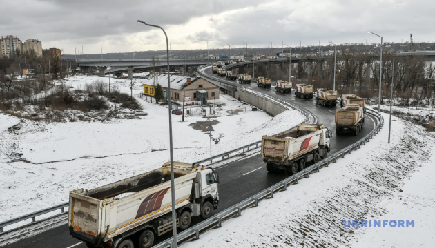 Через негоду припинили оформлення вантажівок у двох пунктах пропуску на кордоні з Молдовою