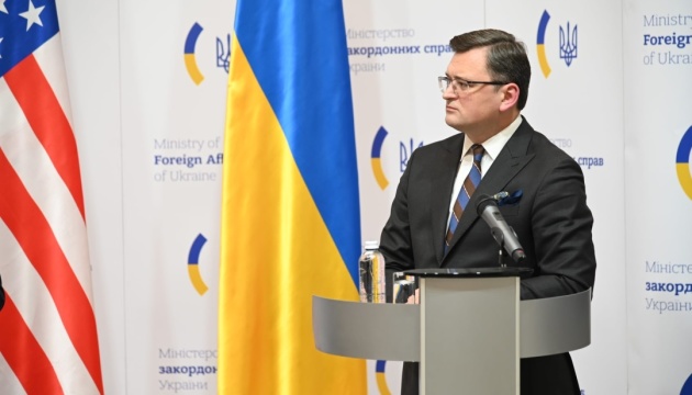 Kuleba: No hay objeciones a la respuesta escrita de Estados Unidos a Rusia en la parte relativa a Ucrania