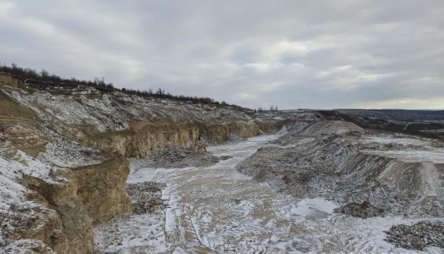 Полиция расследует незаконную добычу полезных ископаемых на Хмельнитчине