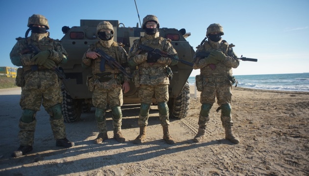 Біля Одеси військові на навчаннях «прикривали» морське узбережжя
