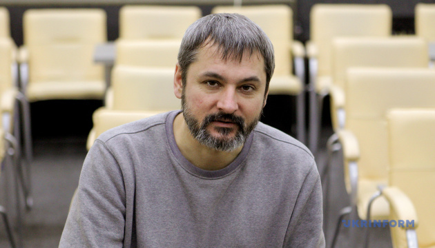 Ексдиректору Молодого театру оголосили підозру у сексуальному насильстві щодо студенток