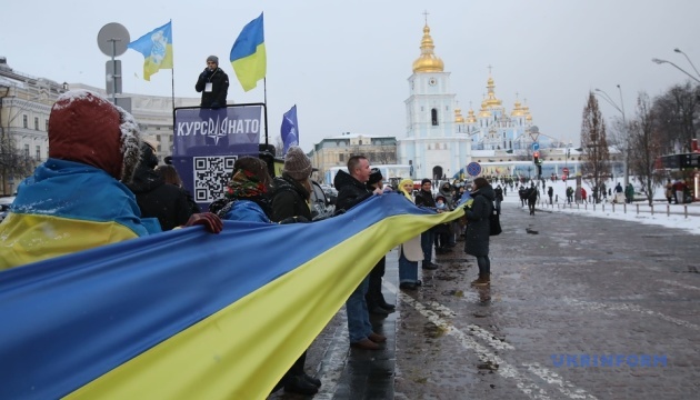 У Києві утворили ланцюг єднання під гаслом #СкажиУкраїніТак