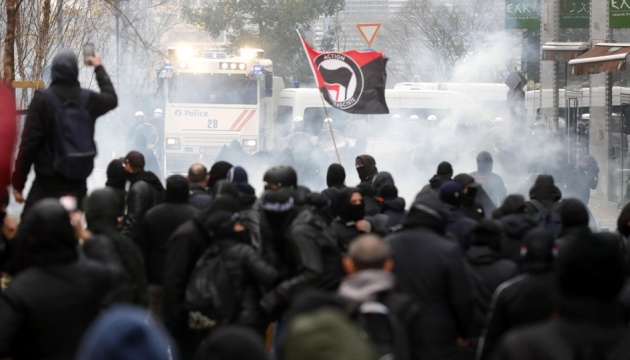 Антикарантинні протести у Брюсселі закінчилися сутичками - понад 230 затриманих