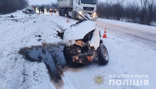 На Миколаївщині зіткнулися дві автівки: один загиблий, троє травмованих