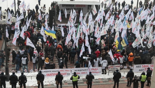 Les auto-entrepreneurs ukrainiens manifestent dans le quartier gouvernemental de Kyiv