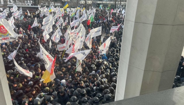 Столкновения под Радой: полиция применила против ФЛП слезоточивый газ