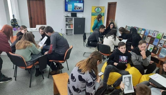 У Житомирі створили психологічний хаб, де проводять заняття для старшокласників